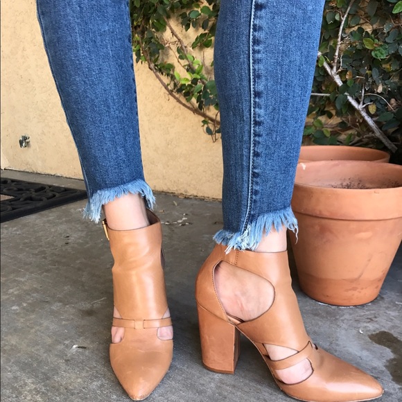 Distressed U-Hem Jeans - Picture 4 of 5