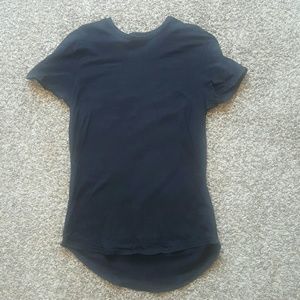 Black Elwood t-shirt with curved hem
