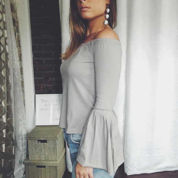 🆕Aimee Gray Off The Shoulder Bell Sleeve - Picture 3 of 5