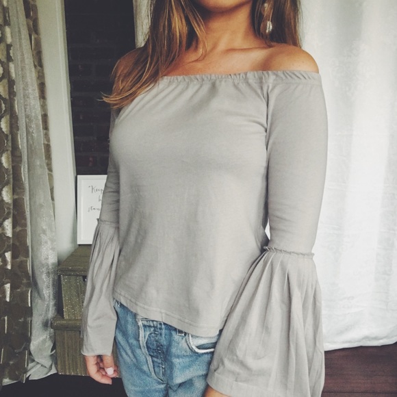 🆕Aimee Gray Off The Shoulder Bell Sleeve - Picture 2 of 5