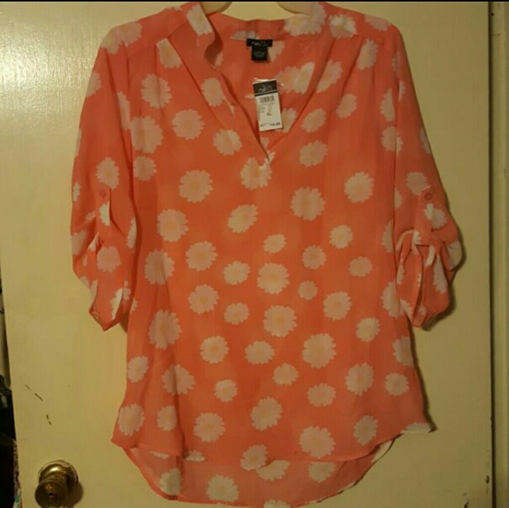 Rue 21 daisy thin poly blouse