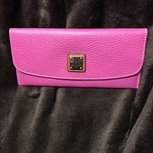 Slim Continental Clutch in Magenta