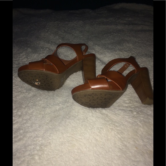 Heels - Picture 3 of 4