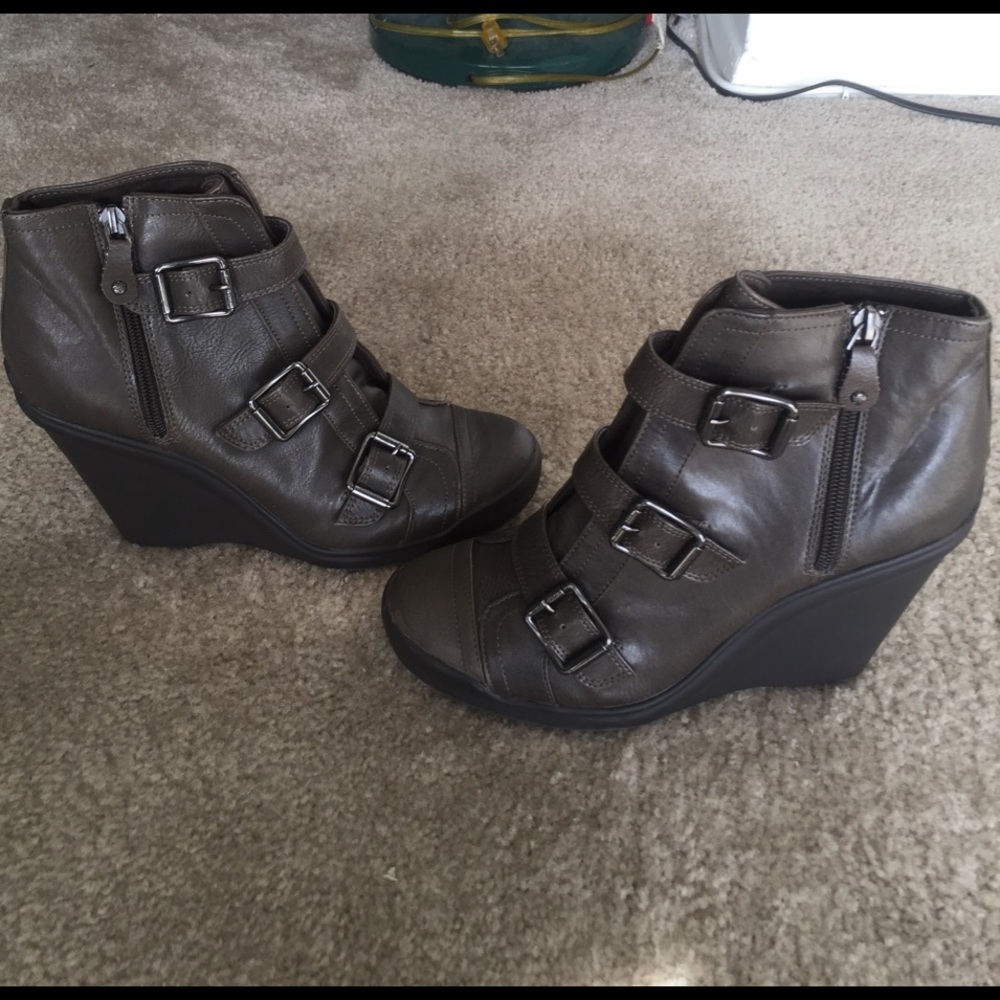 Vera Wang booties
