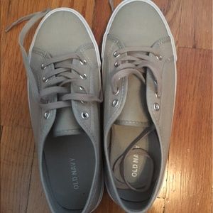 Brand new never worn old navy shoes!