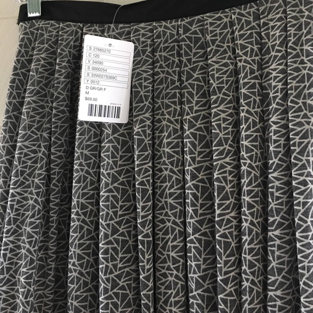 Urban Outfitters - Picture 2 of 2