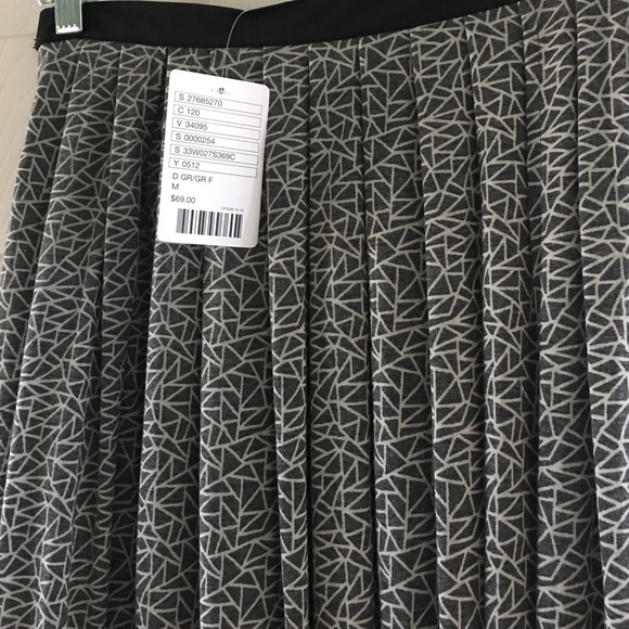 Urban Outfitters - Picture 2 of 2