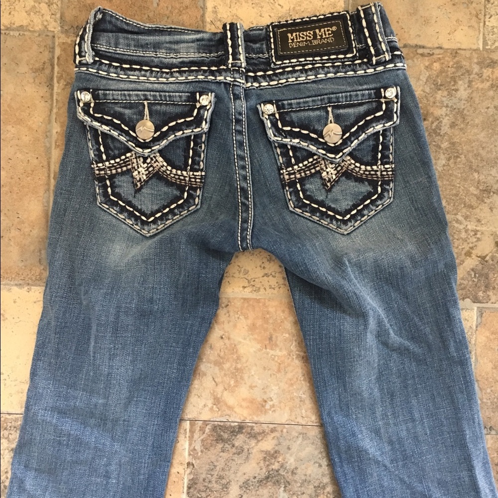 MISS ME SHORTS SIZE 24