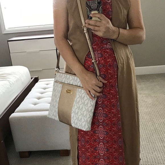 👑👒Michael Kors Crossbody👒👑 - Picture 7 of 8