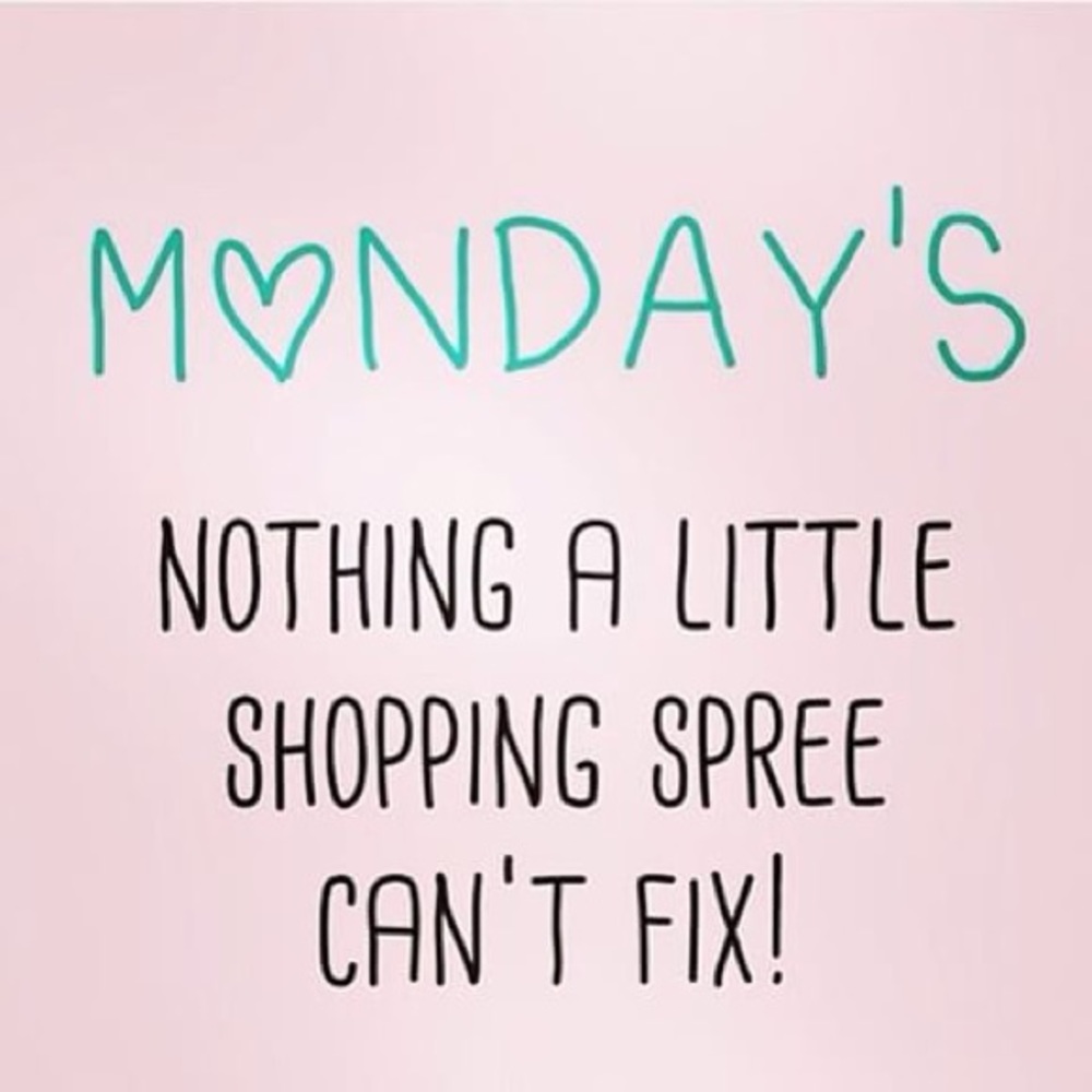 How about some happy hour shopping!? 🎉🥂👠💄💃🏽