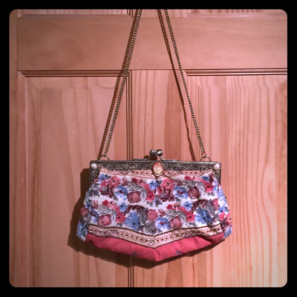Metal frame beaded clutch