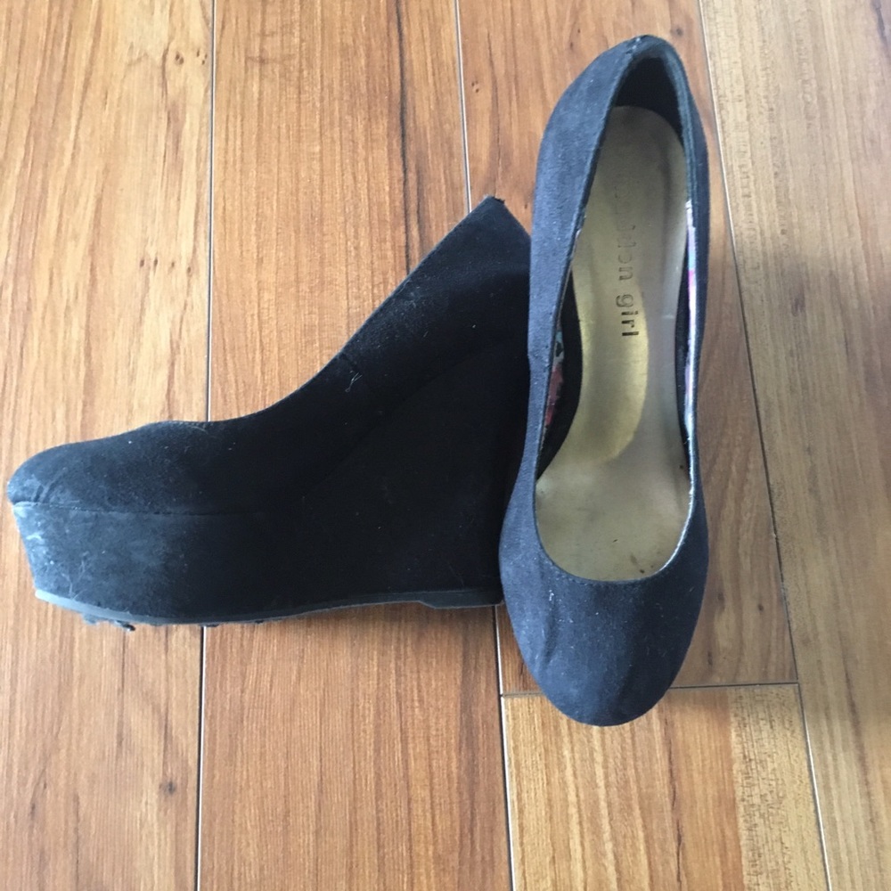 MADDEN GIRL Black Platform Wedges