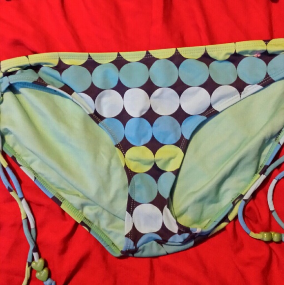 Bikini - Picture 2 of 2