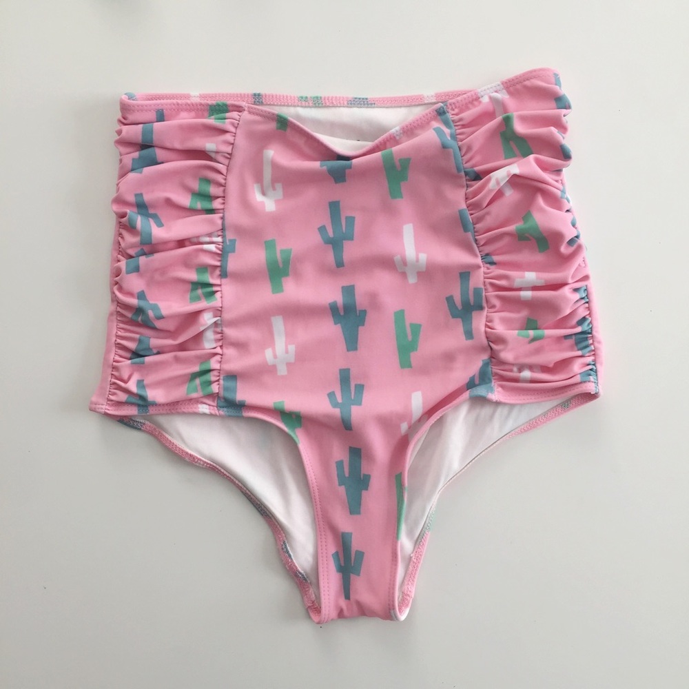 Kortni Jeane Cactus print ruched bottom size small