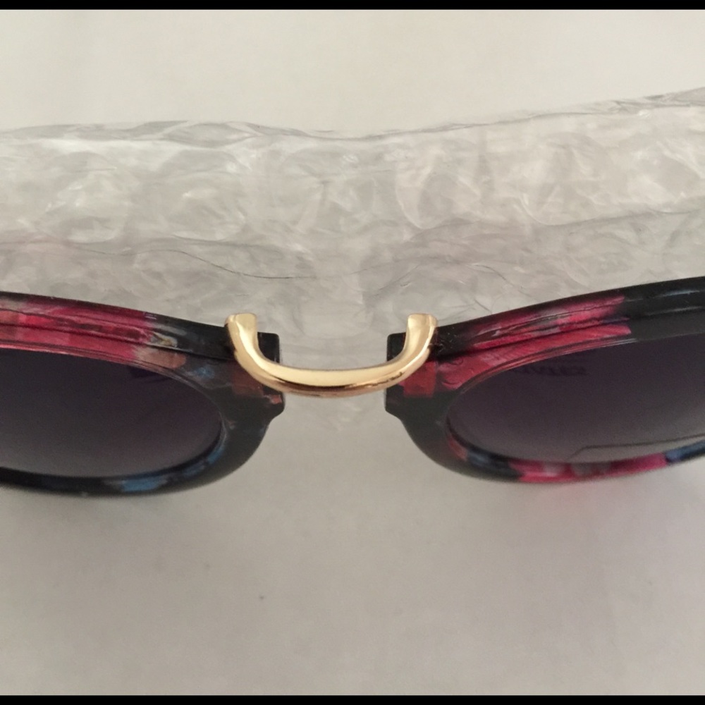 Sunglasses - Picture 3 of 4