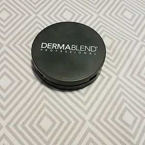 Dermablend  Intense PowderCamo