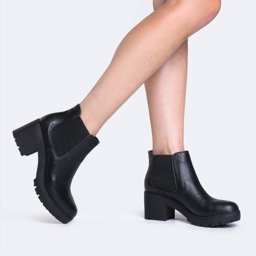 Steve Madden Chelsea boots