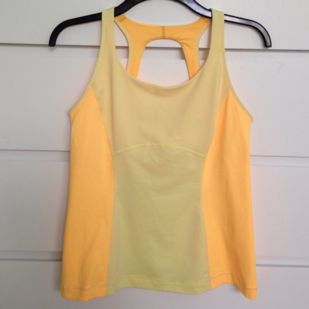 🍋Lululemon size 12 run top. Built in bra