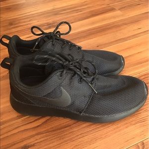 Nike Women's Roshe 1 All Black