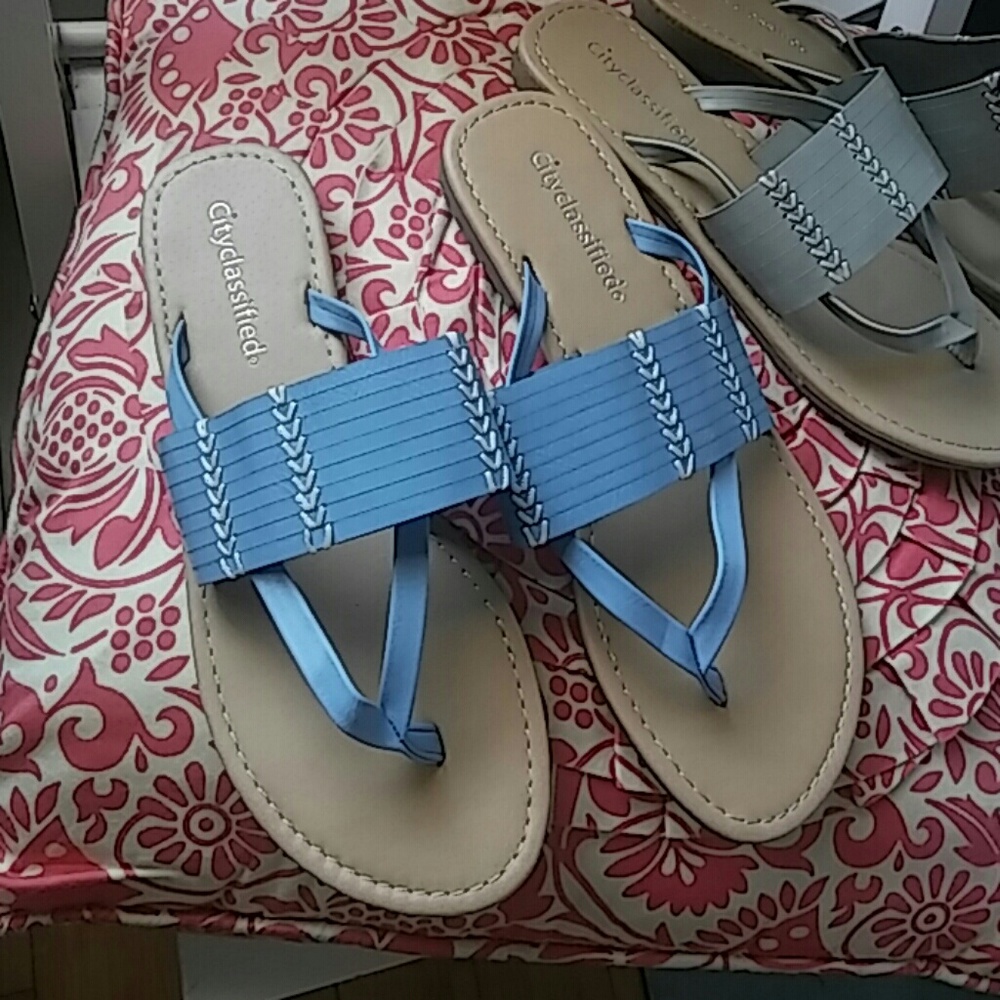 Very cute blue flips