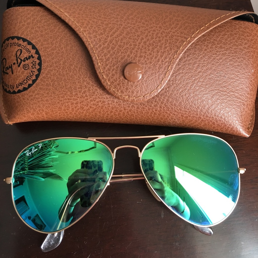 Green polarized aviator raybans