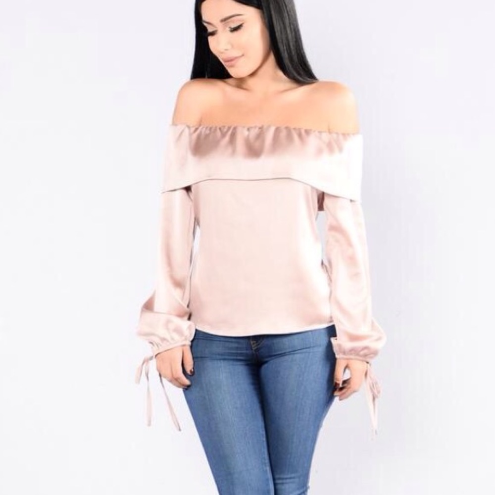 never worn • Fashion Nova off the shoulder top