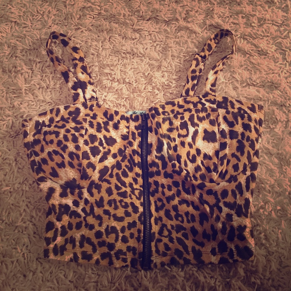 Zip up leopard crop top