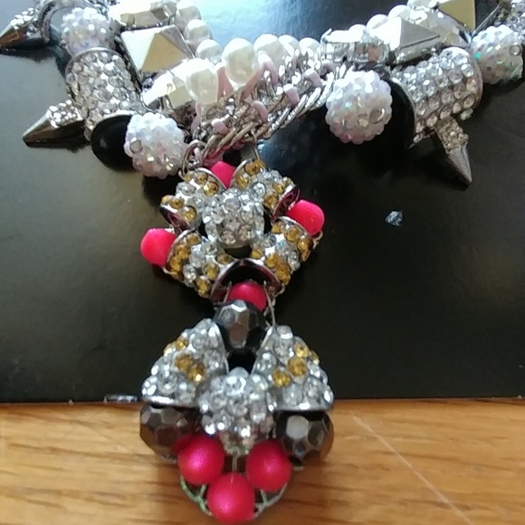 NWT GORGEOUS SILVER CRYSTAL STATEMENT NECKLACE - Picture 1 of 7