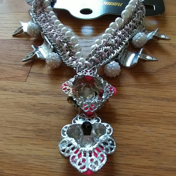 NWT GORGEOUS SILVER CRYSTAL STATEMENT NECKLACE - Picture 6 of 7