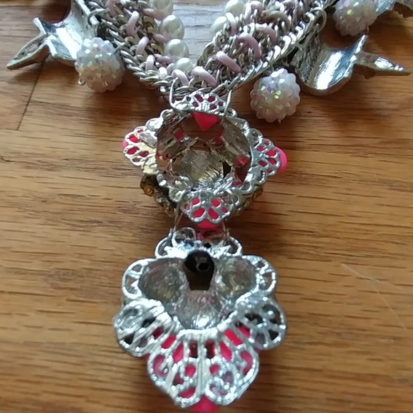 NWT GORGEOUS SILVER CRYSTAL STATEMENT NECKLACE - Picture 7 of 7