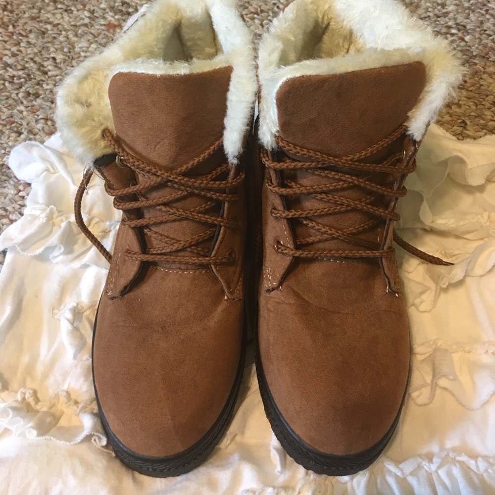 ❄️SQL Cute tan short boots❄️