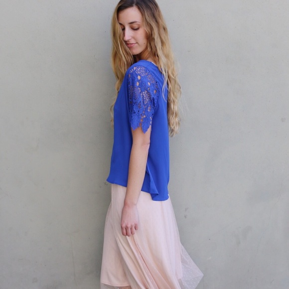 blue lace sleeve blouse - Picture 2 of 4