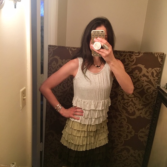 💖HOST PICK💖 Gorgeous Ruffle Ombre Spring Dress - Picture 2 of 8