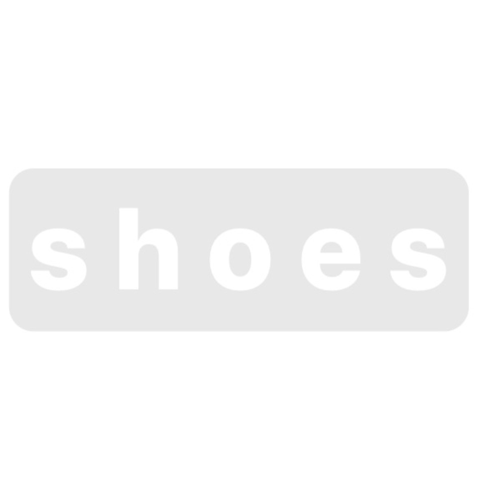 Shoes past this point👉🏼