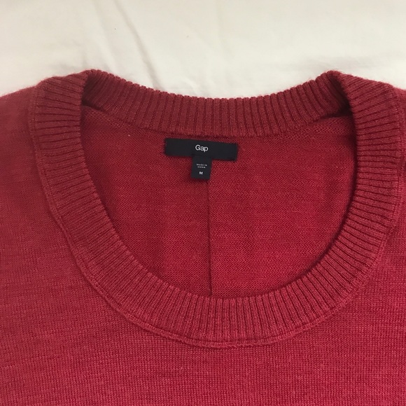 Red Gap wool crew neck sweater size medium - Picture 2 of 4