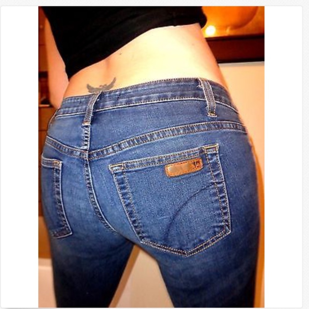 Joe's Jeans Chelsea Skinny Stretch Jeans!
28 x 31