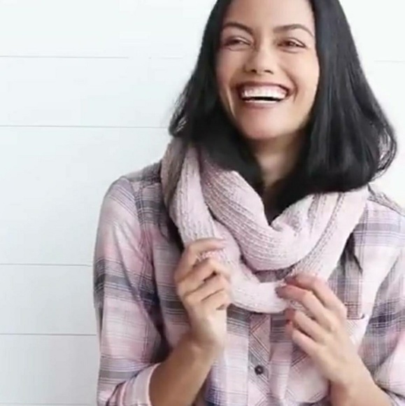 Meet your Posher, Sara! - Picture 3 of 4