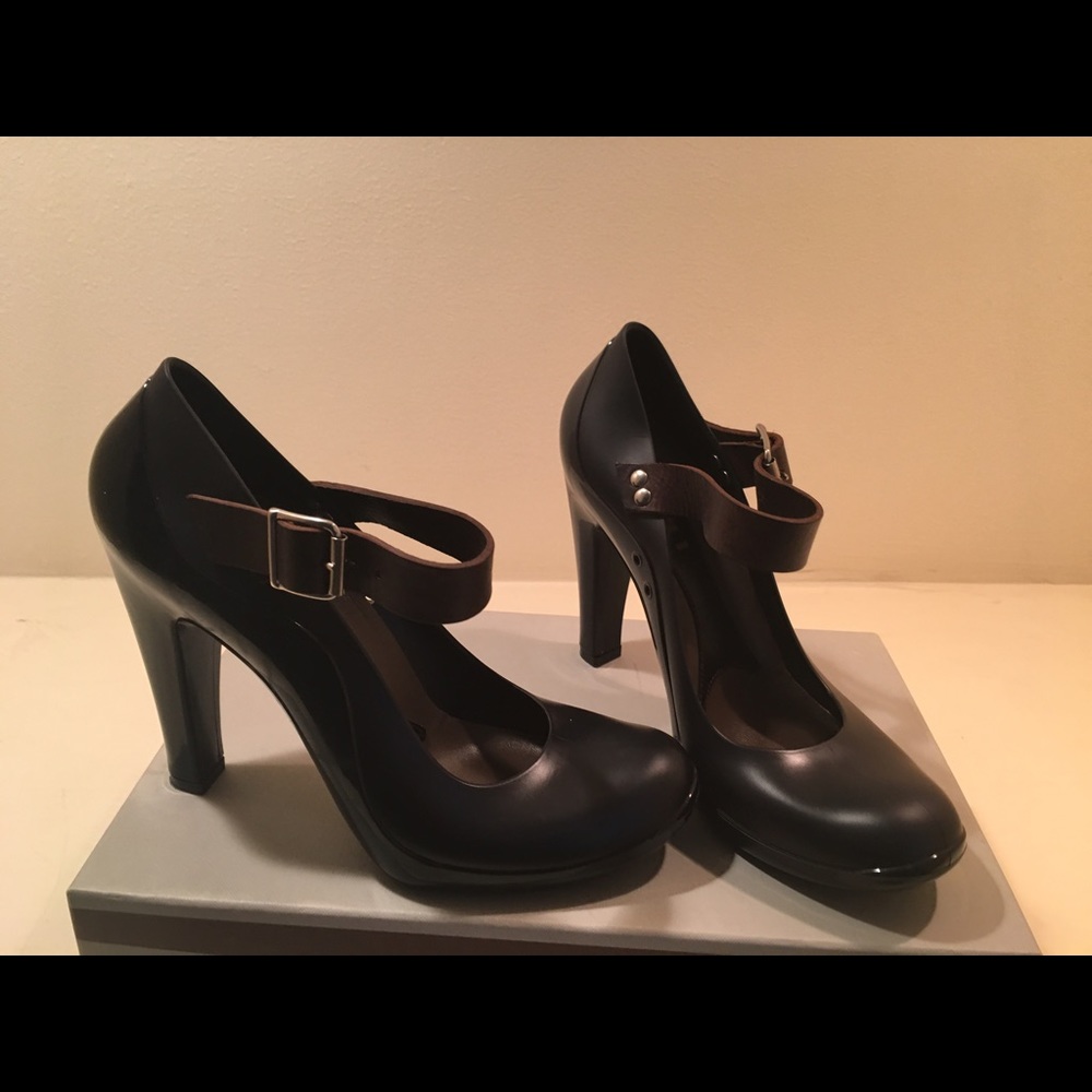 Shoes - Picture 2 of 2