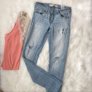 Abercrombie & Fitch Light Distressed Jeans Abercrombie & Fitch Light Distressed Jeans