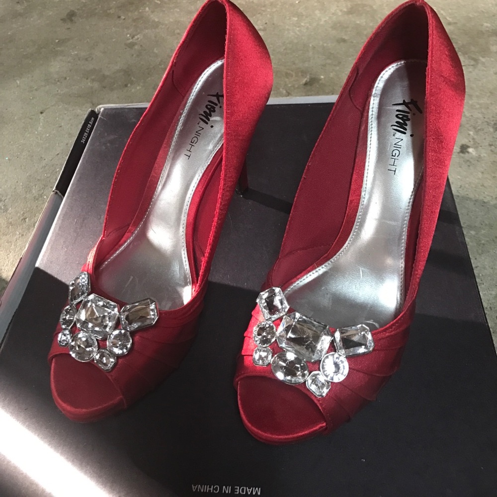 Sexy Red satin peep toe pumps!