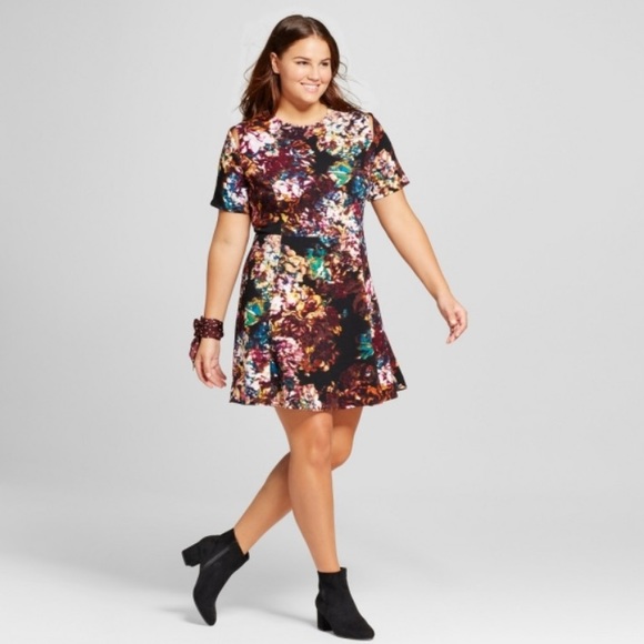 Fashion Forward Shoulder Slit Dress - Picture 2 of 3