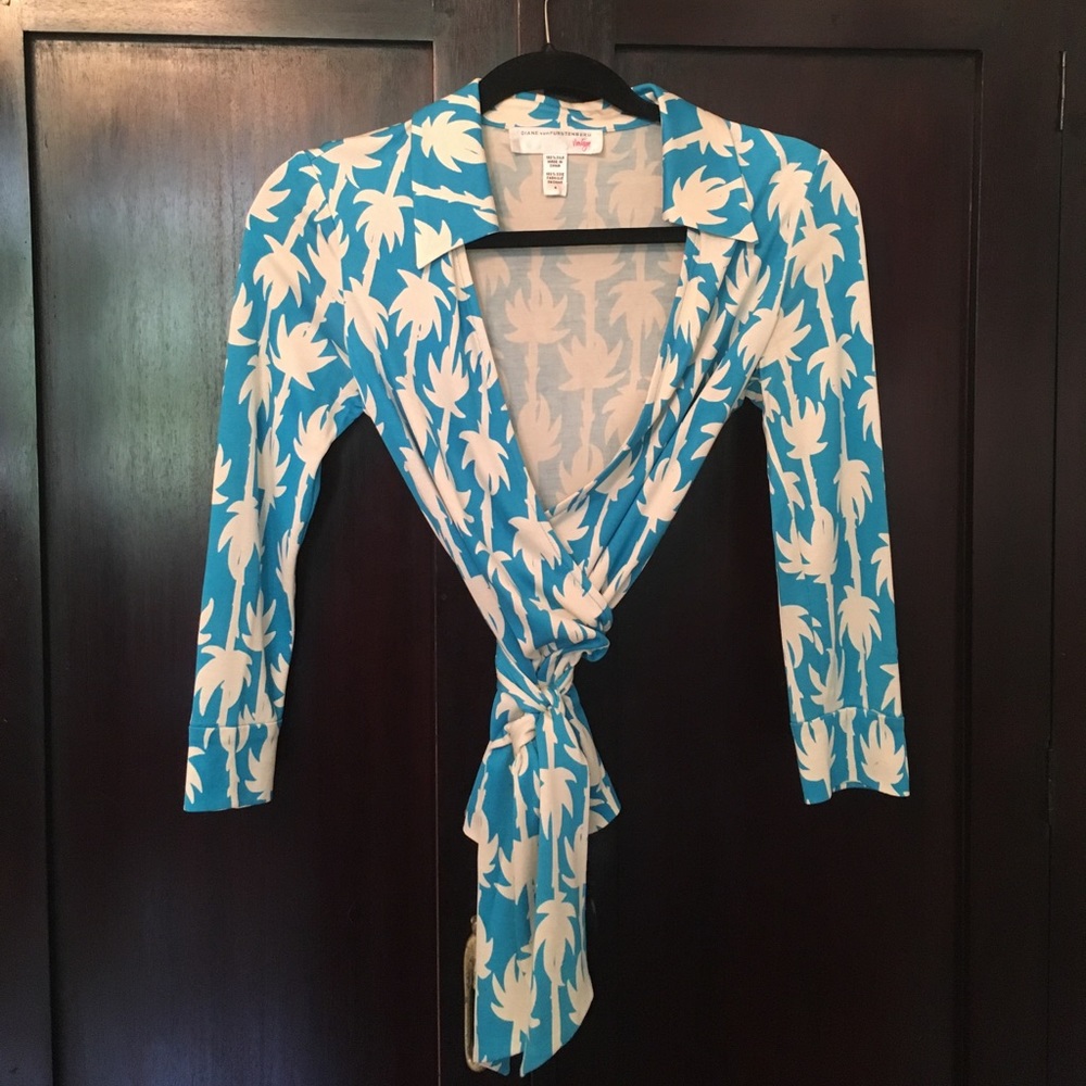 DVF Diane von Furstenberg Blue Palm Wrap Top 4 S
