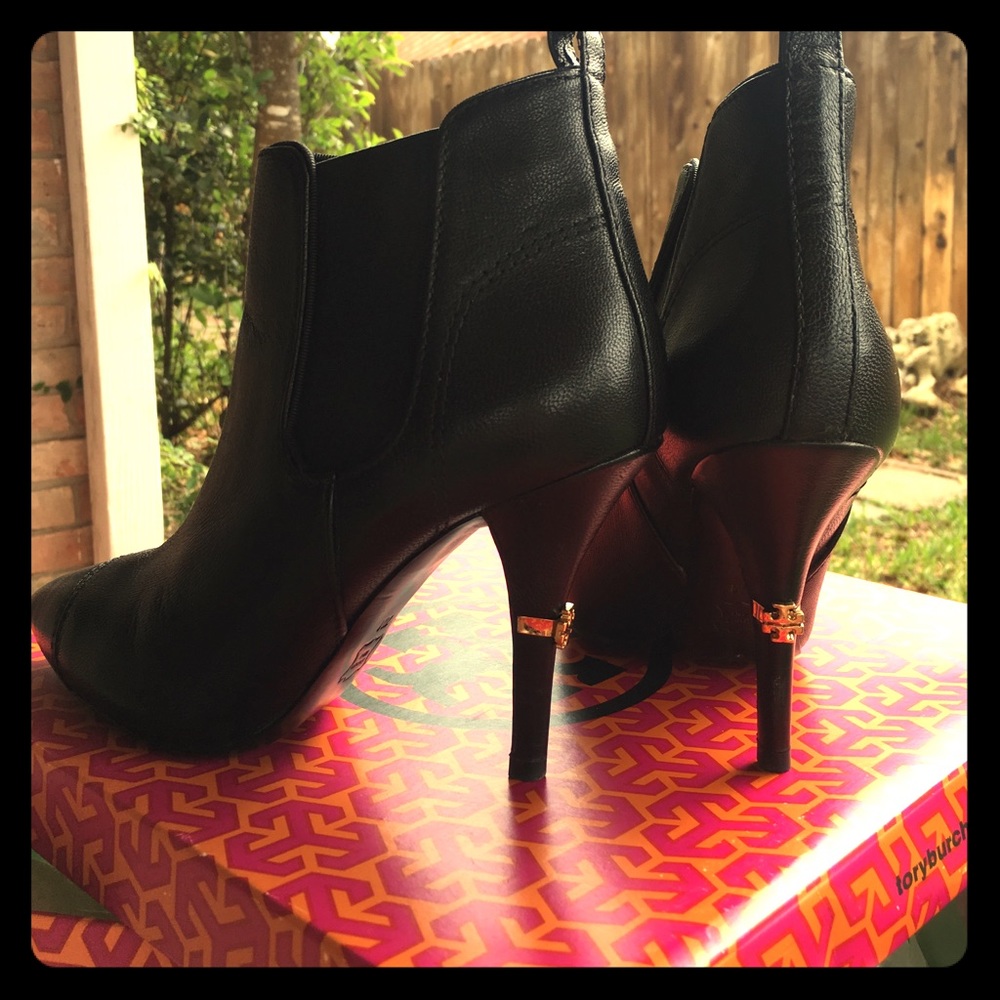 Tory burch Bernice full leather w/ elastic bootie