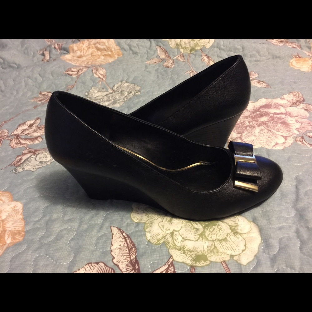 Jessica Simpson Leather Wedge - with bows 9