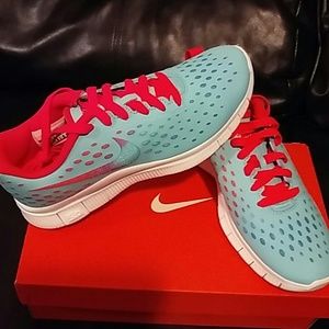 Nike athletic tennis shoes