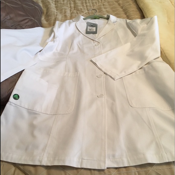 Crocs New white button down scrub jacket - Picture 2 of 5