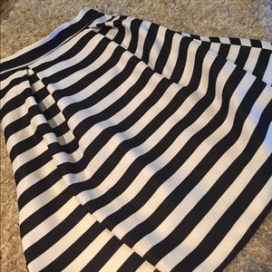 High waist skirt with pockets