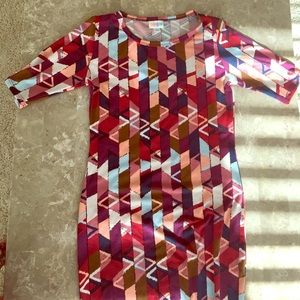 XS Julia Lularoe with geometric print