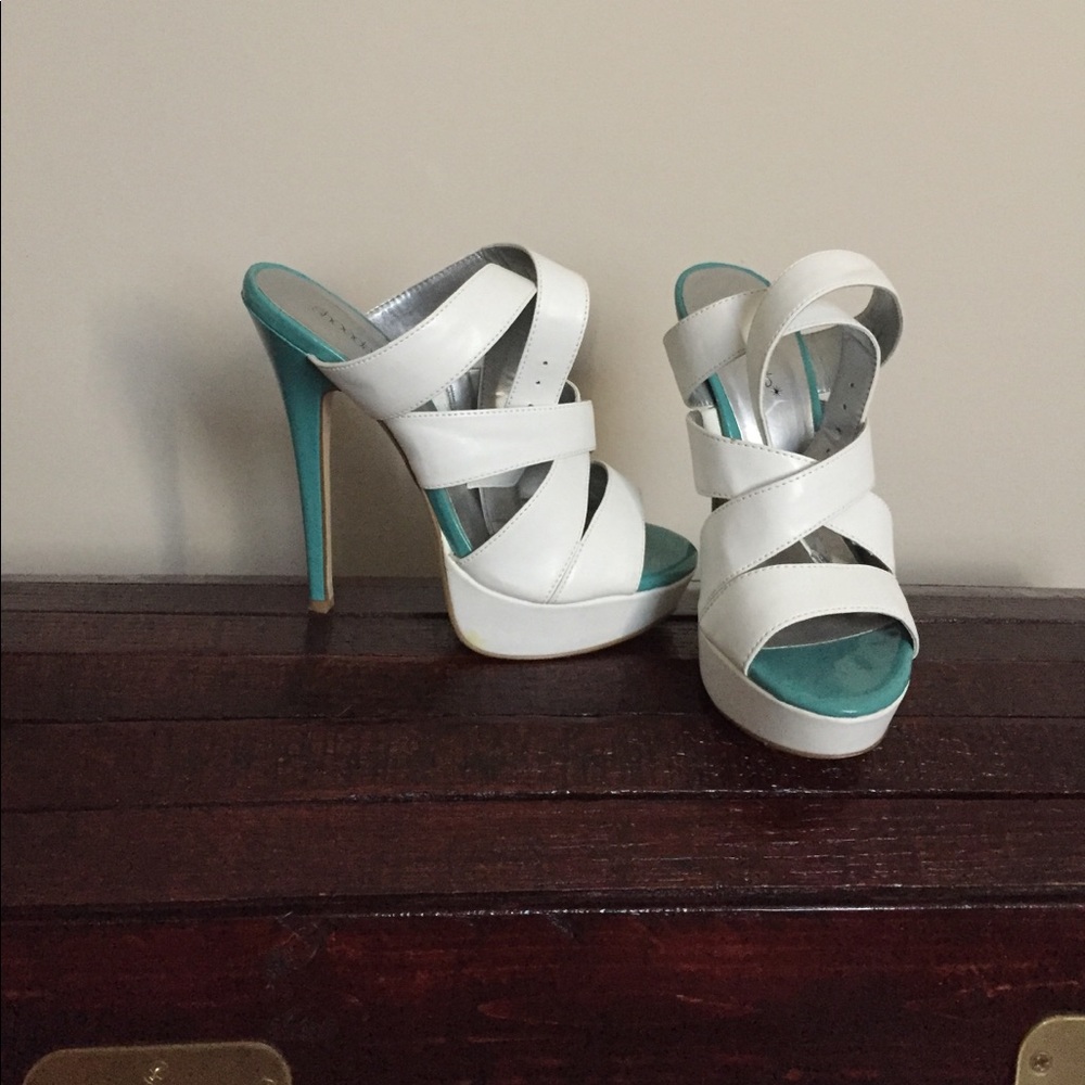 6in White and Turquoise Sandal