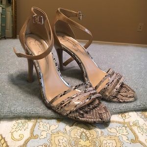 Jessica Simpson nude, snakeskin heels